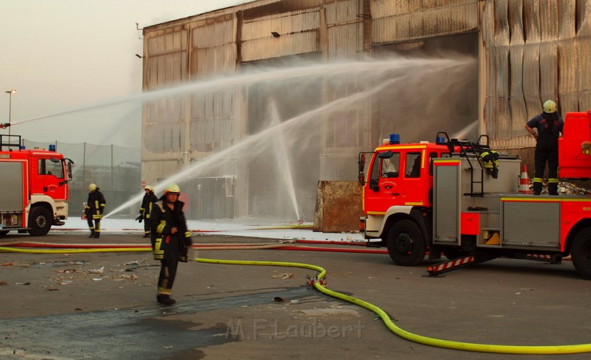 Feuer5 Koeln Niehl GVG Geestemuenderstr P420.jpg